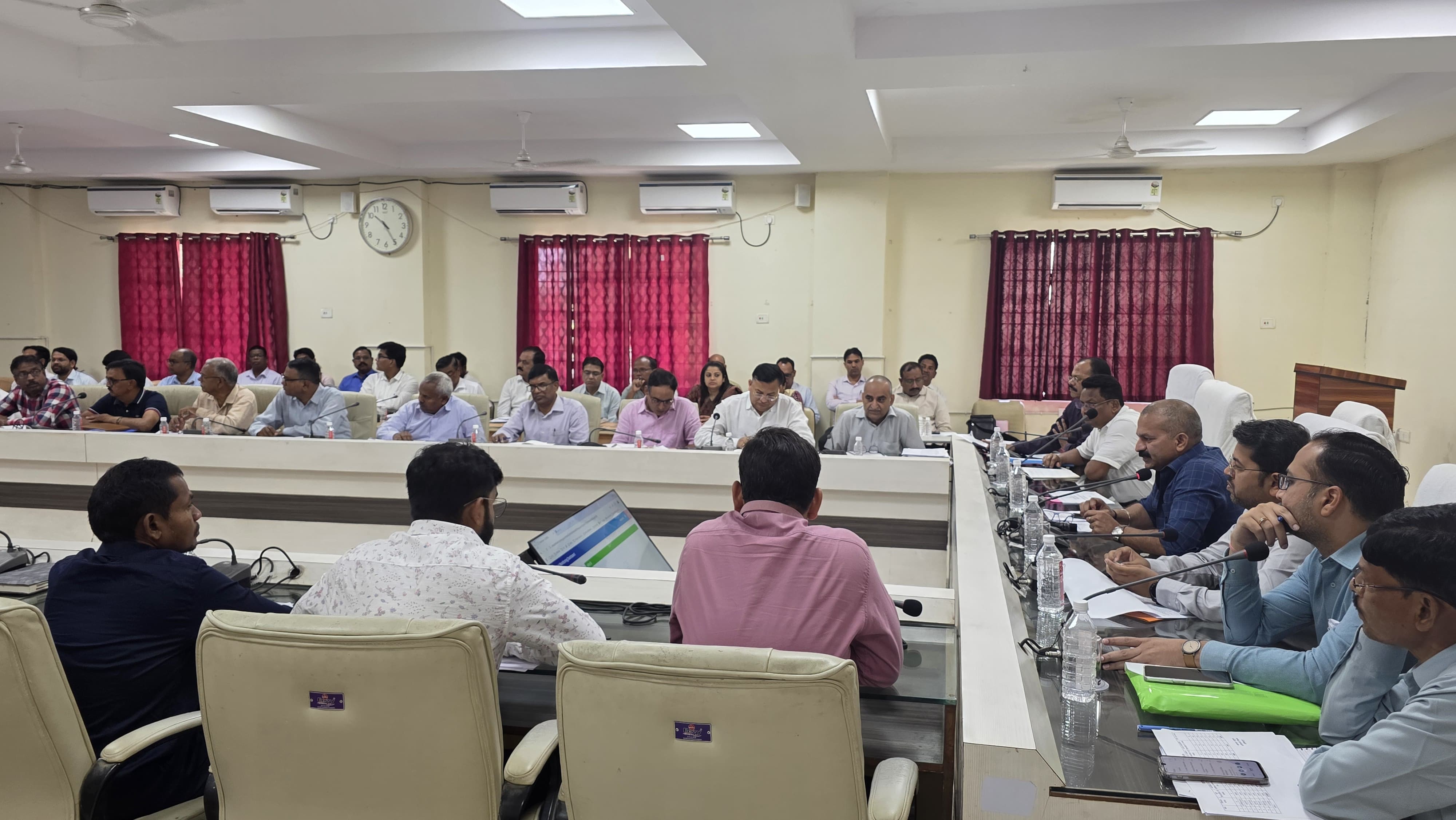 बारिश से पहले दूरस्थ पीडीएस दुकानों में राशन भंडारण की व्यवस्था सुनिश्चित करें - कलेक्टर